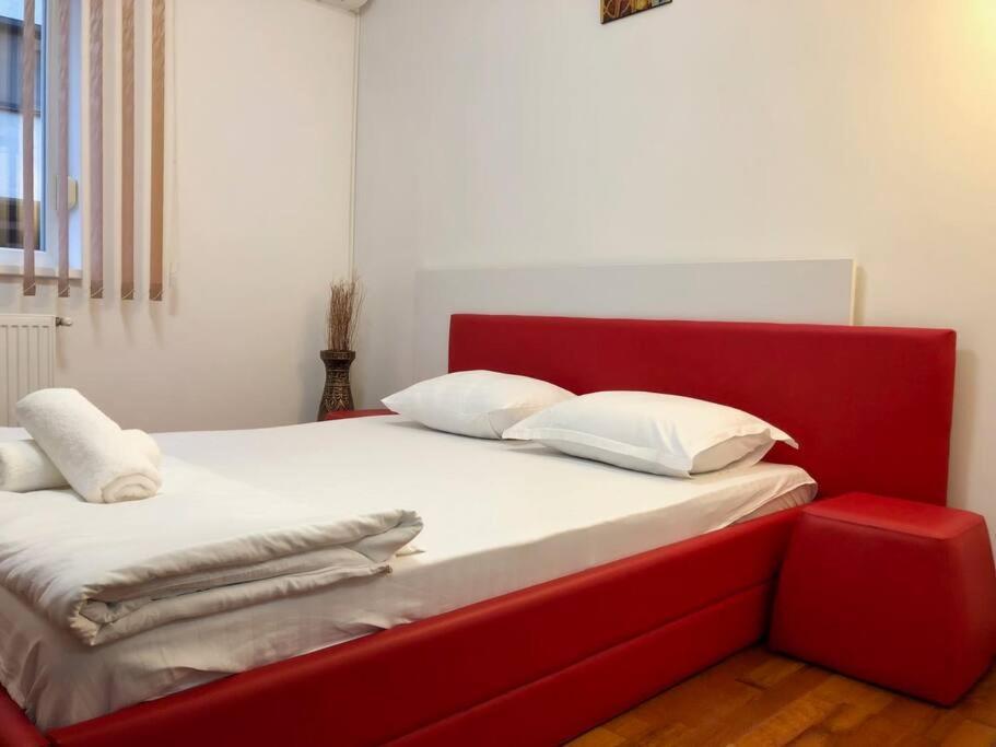 Joy Martirilor Giroc 4 Apartment *